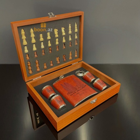 Подарочный набор Шахматы с флягой Пламенная башня "Flame Tower"